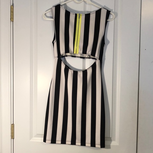 Size medium cut out dress, from body central - Picture 2 of 3